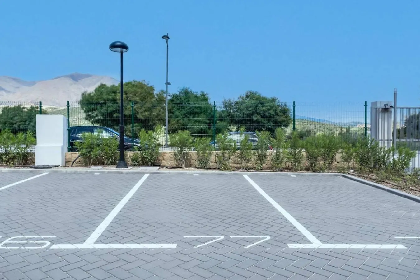 אסטפונה 2Br Sunny Golf Apt. Tuin Met Golfbaan Uitzicht 0*,  ספרד