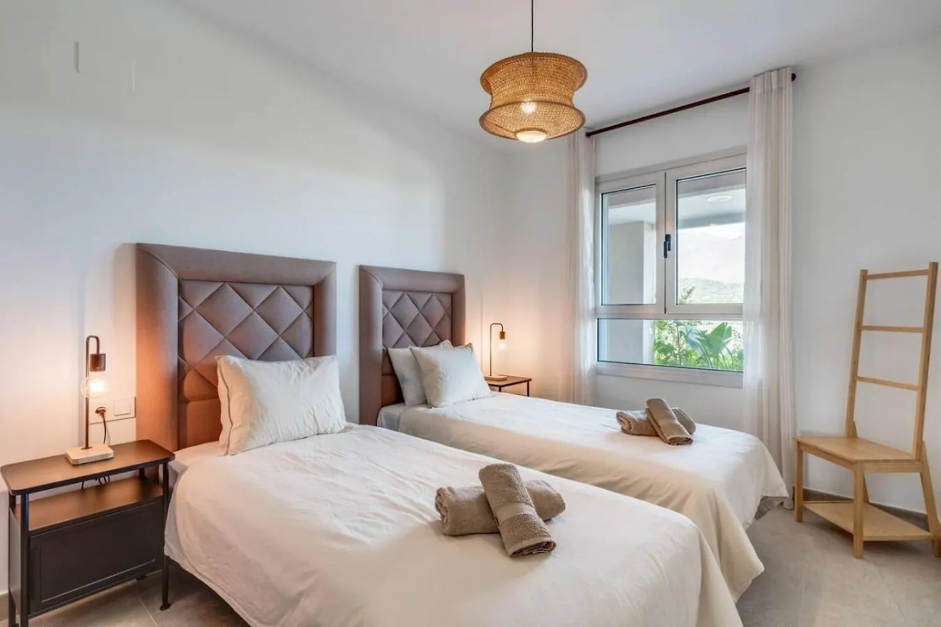 דירה אסטפונה 2Br Sunny Golf Apt. Tuin Met Golfbaan Uitzicht ספרד