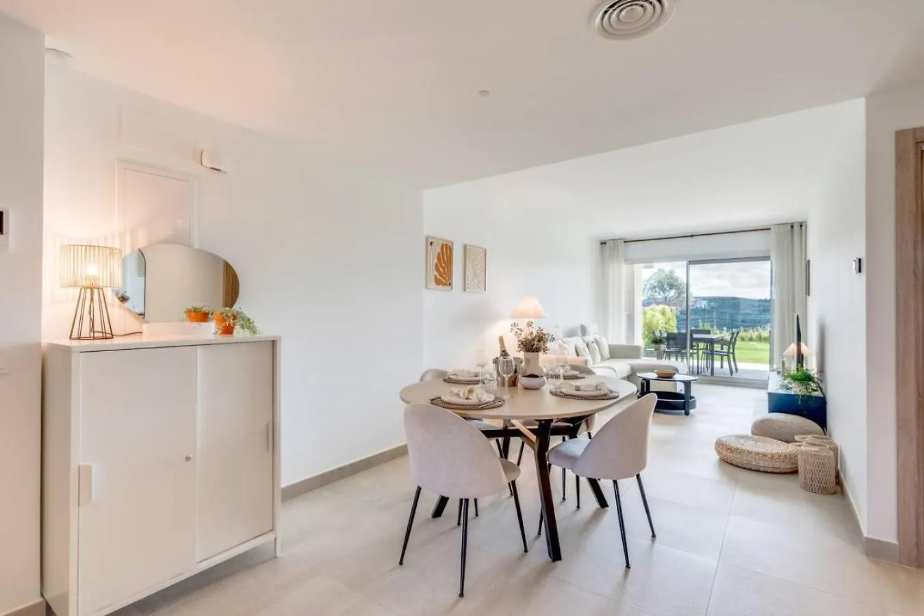 2Br Sunny Golf Apt. Tuin Met Golfbaan Uitzicht エステポナ