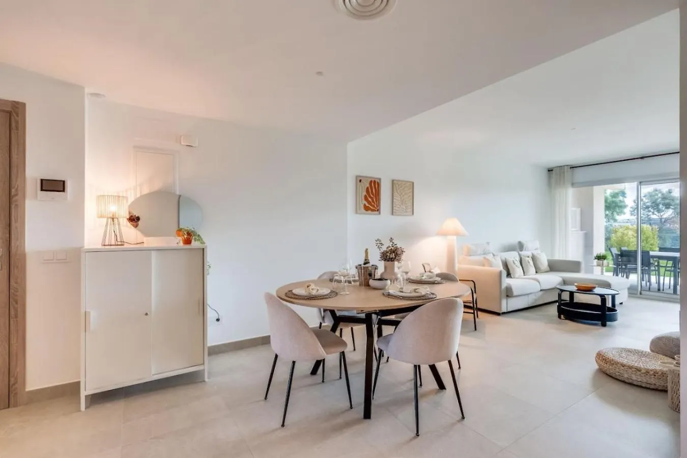 アパート 2Br Sunny Golf Apt. Tuin Met Golfbaan Uitzicht エステポナ